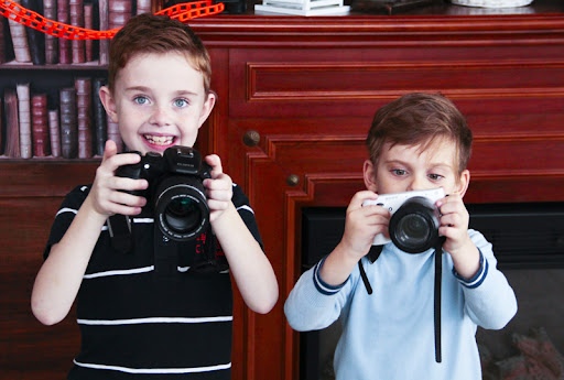 Discover the World of Creativity with Our Photography School and Videography Courses for Kids